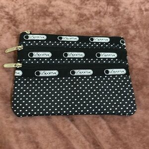 3-ZIP COSMETIC -black with white dots
